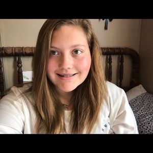 Meet your Posher, Lara